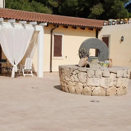 Апартаменты Punta Milocca Sleeps 2 Wifi T764345 *