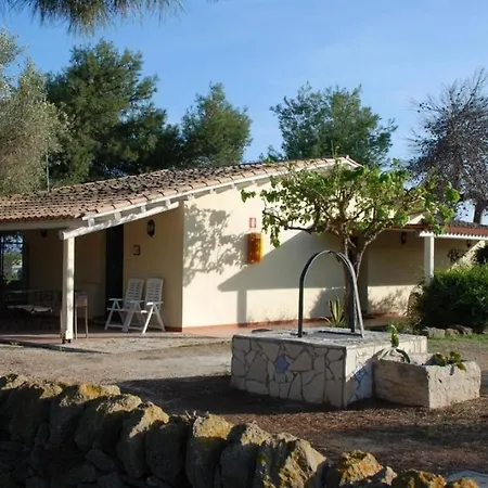 Апартаменты Punta Milocca Sleeps 2 Wifi T764345